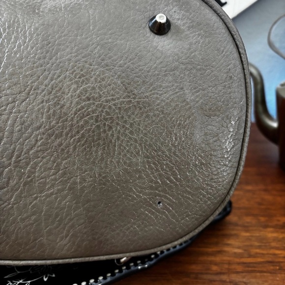 Tory Burch Large Amanda Leather Bag - Picture 7 of 13